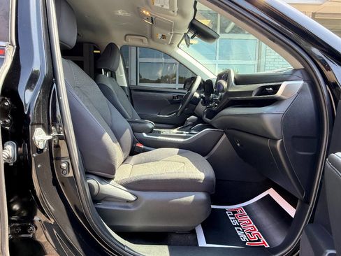 Used 2023 Toyota Highlander L FWD image 41