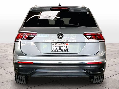 Used 2023 Volkswagen Tiguan SE w/ Panoramic Sunroof Package image 7