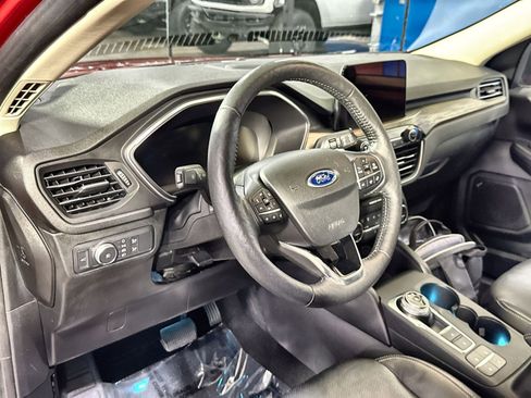 Used 2020 Ford Escape Titanium image 19