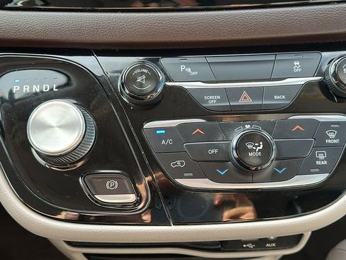 Used 2017 Chrysler Pacifica LX image 25