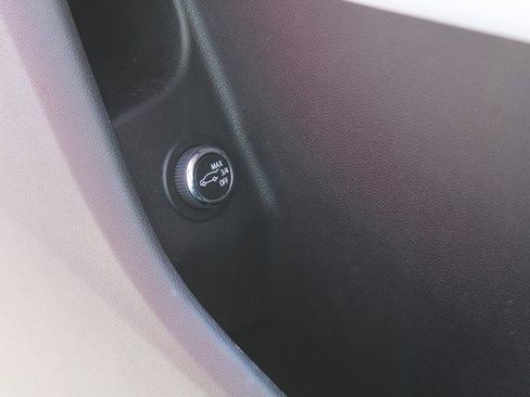 Used 2025 Cadillac XT4 Sport image 38