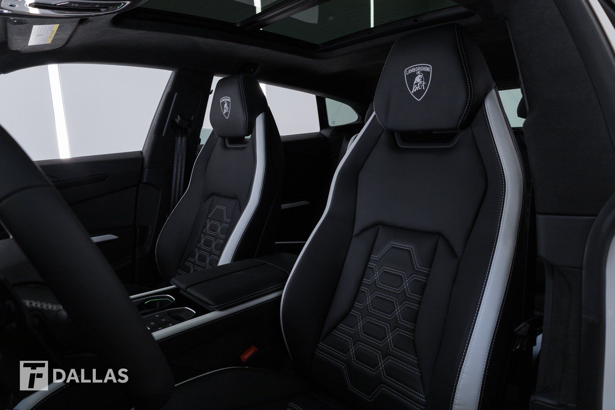 Used 2026 Lamborghini Urus SE AWD/4WD image 23
