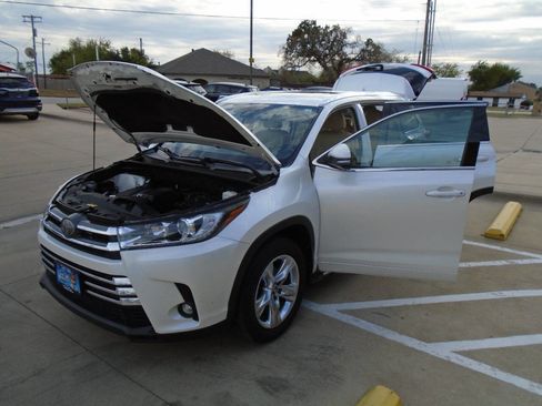 Used 2019 Toyota Highlander FWD V6 image 28