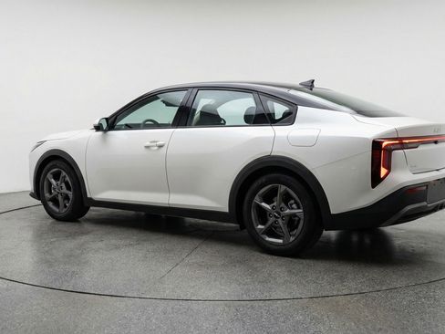 Used 2025 Kia K4 LXS image 6