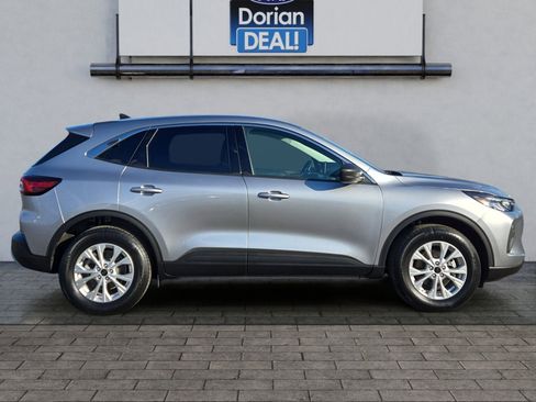Certified 2023 Ford Escape Active AWD/4WD image 2