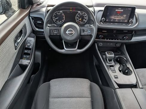 Used 2022 Nissan Rogue SV FWD image 12