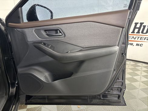 Used 2021 Nissan Rogue S image 24