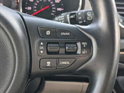 Certified 2018 Kia Sedona LX w/ LX Essentials Premium Package image 20