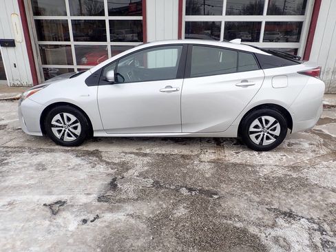 Used 2017 Toyota Prius Four Touring image 19