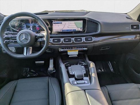 New 2026 Mercedes-Benz GLS 580 4MATIC image 17