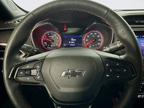 Used 2022 Chevrolet TrailBlazer RS w/ Technology Package image 12