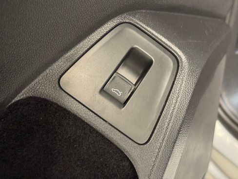 Used 2022 Volkswagen Tiguan SE image 11