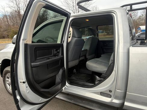 Used 2018 RAM 2500 Tradesman w/ Chrome Appearance Group image 23