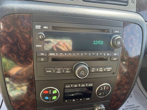 Used 2011 GMC Yukon Denali image 32