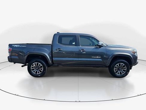 Used 2022 Toyota Tacoma TRD Sport w/ Technology Package RWD image 2