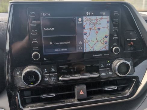 Used 2021 Toyota Highlander XLE image 10