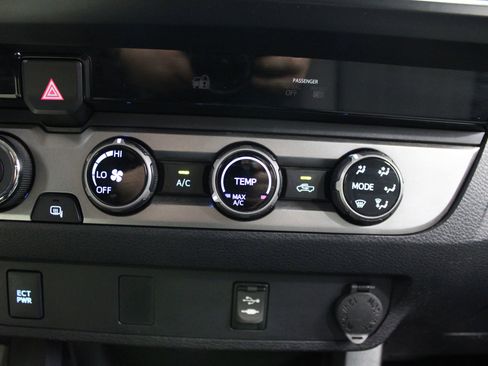 Used 2016 Toyota Tacoma SR w/ Towing Package image 34