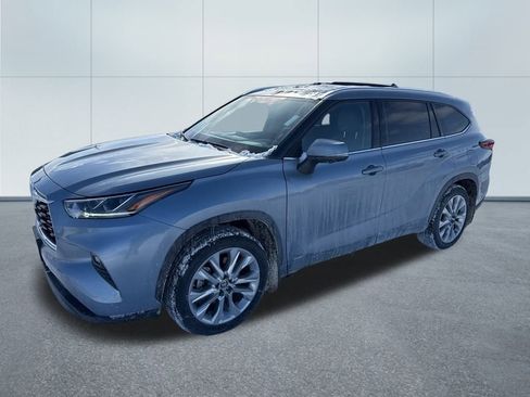 Used 2023 Toyota Highlander Limited image 3