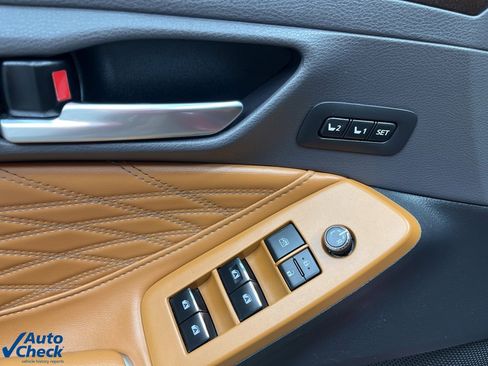 Used 2019 Toyota Avalon Limited image 30