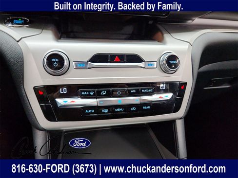 Used 2021 Ford Explorer XLT image 19