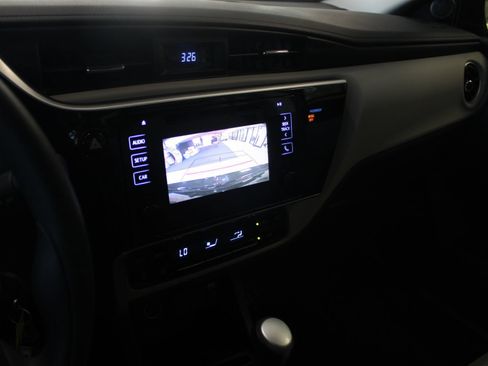 Used 2018 Toyota Corolla LE FWD image 8