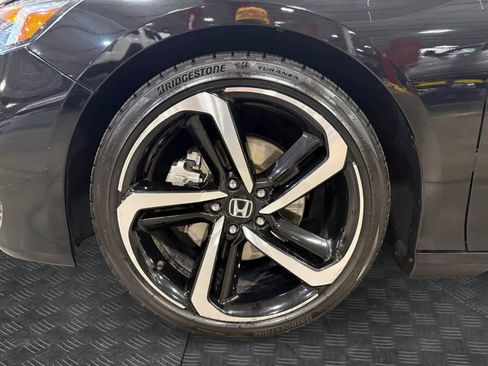 Used 2018 Honda Accord Touring image 15