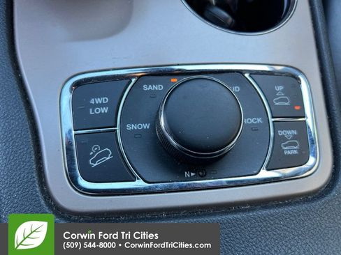 Used 2015 Jeep Grand Cherokee Overland AWD/4WD image 11