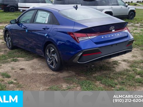 Certified 2025 Hyundai Elantra Sport FWD image 8