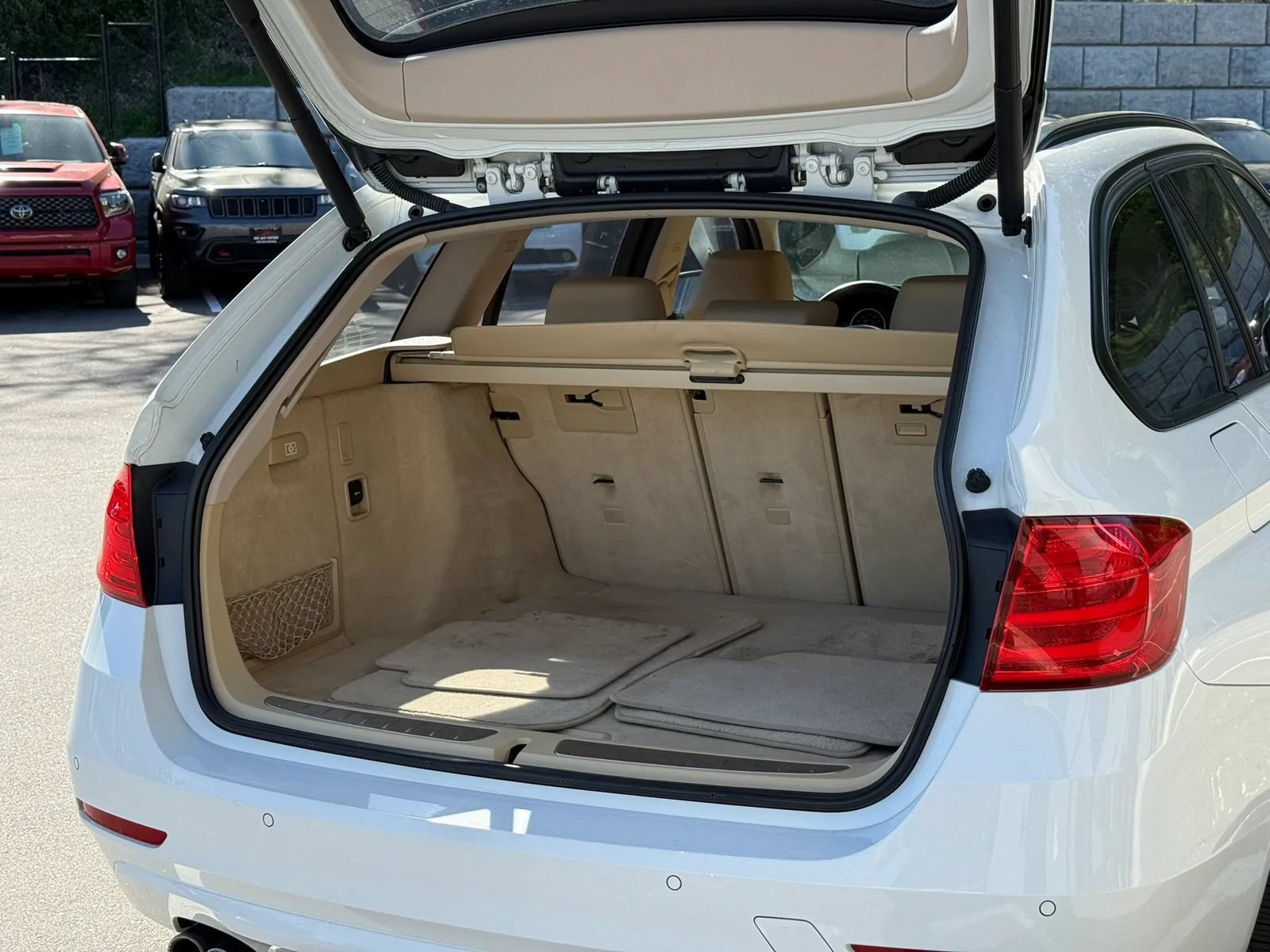 Used 2014 BMW 328i xDrive Wagon AWD/4WD image 11
