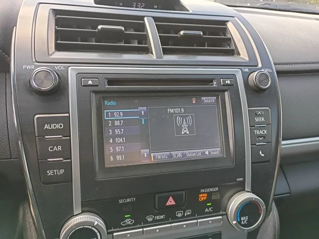 Used 2014 Toyota Camry SE FWD image 11
