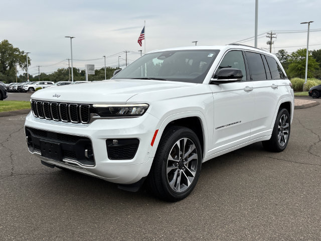 Used 2023 Jeep Grand Cherokee Overland w/ Luxury Tech Group IV AWD/4WD image 5