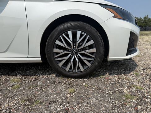 Used 2024 Nissan Altima 2.5 SV w/ SV Premium Package FWD image 15