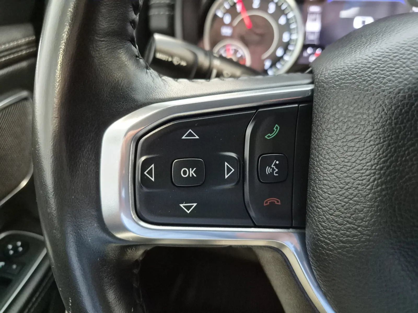 Used 2024 RAM 1500 Laramie AWD/4WD image 31