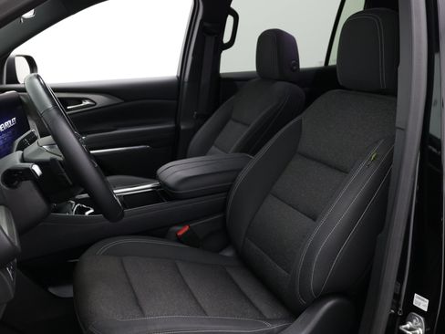 Used 2025 Chevrolet Traverse LT w/ Driver Confidence Package FWD image 15