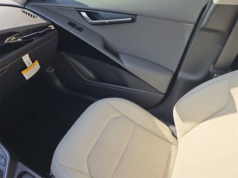 New 2026 Kia Niro EX image 16