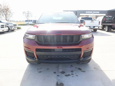 New 2025 Jeep Grand Cherokee L Altitude image 9