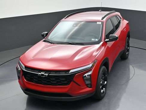 Used 2026 Chevrolet Trax LT w/ Midnight Edition FWD image 43