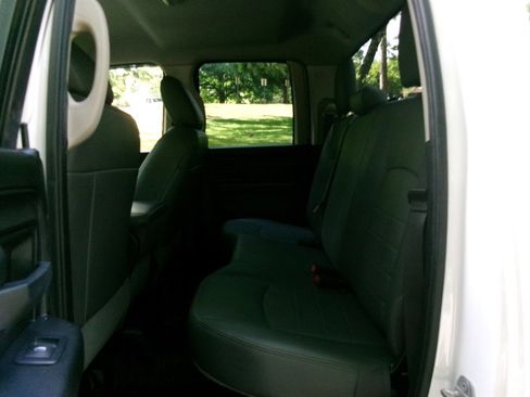 Used 2019 RAM 1500 Tradesman w/ Chrome Appearance Group RWD image 33