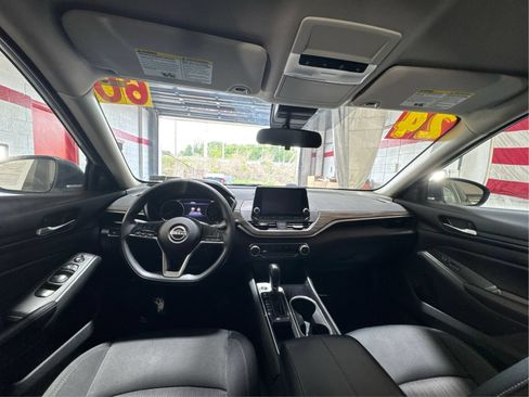 Used 2024 Nissan Altima 2.5 SV FWD image 21