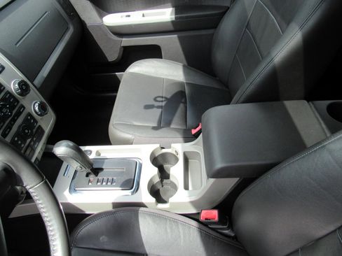 Used 2011 Ford Escape XLT w/ 203A Rapid Spec Order Code AWD/4WD image 20