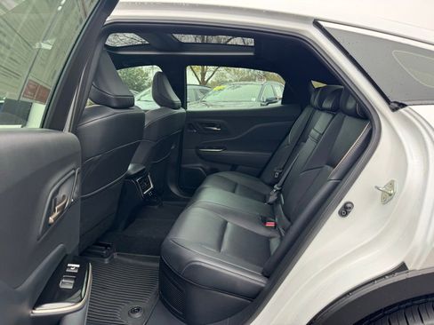 Certified 2025 Toyota Crown Limited image 12