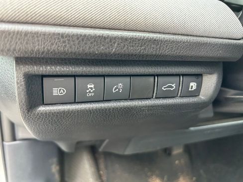 Used 2025 Toyota Camry LE w/ Convenience Package image 17