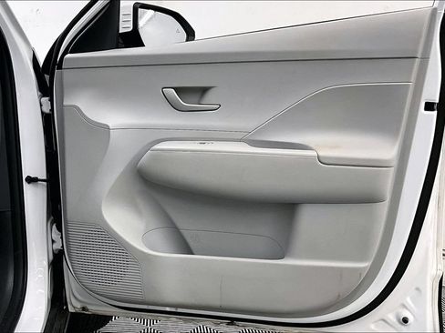 Used 2025 Hyundai Kona SEL FWD image 25