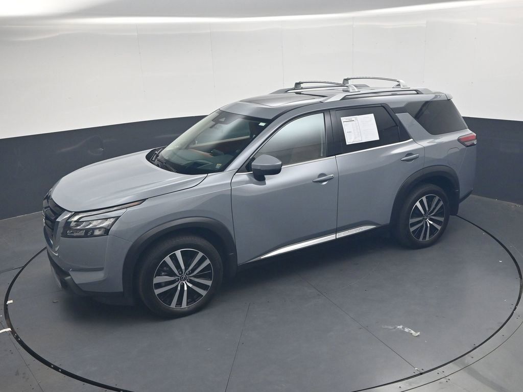Certified 2025 Nissan Pathfinder Platinum w/ Cargo Package AWD/4WD image 35