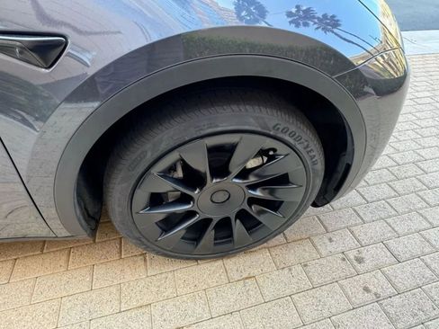 Used 2024 Tesla Model Y Performance AWD/4WD image 18