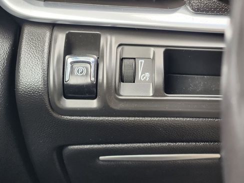 Used 2018 Cadillac XTS Luxury image 25