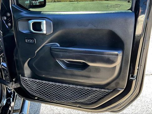 Used 2018 Jeep Wrangler Unlimited Sport S image 25