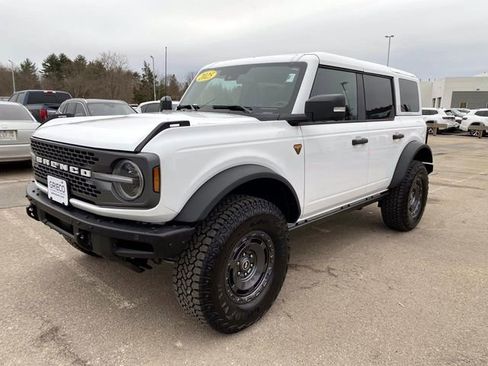 Used 2025 Ford Bronco Badlands image 8