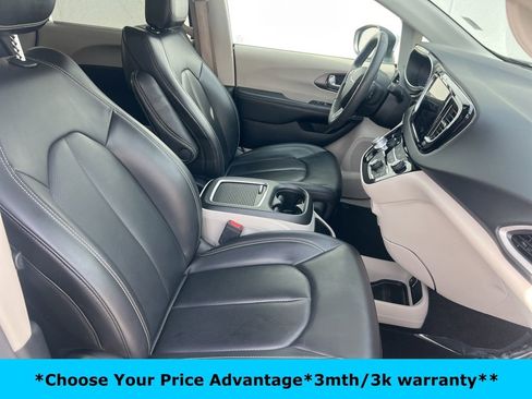 Certified 2023 Chrysler Pacifica Touring-L image 27