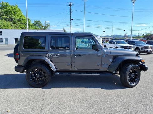 Used 2025 Jeep Wrangler Unlimited Sahara AWD/4WD image 3